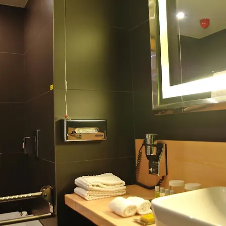 Ξενοδοχείο Doubletree By Hilton Χιρόνα