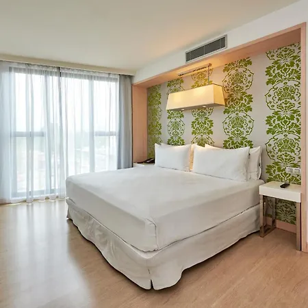 Doubletree By Hilton Χιρόνα
