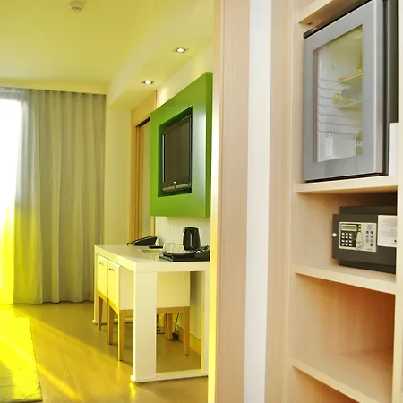 Doubletree By Hilton Готель