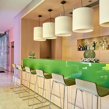 Отель Doubletree By Hilton Жирона