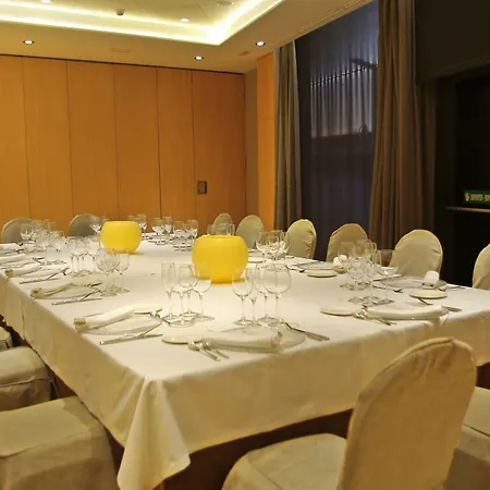 Отель Doubletree By Hilton Жирона