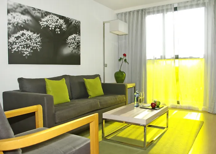 Готель Doubletree By Hilton Жерона