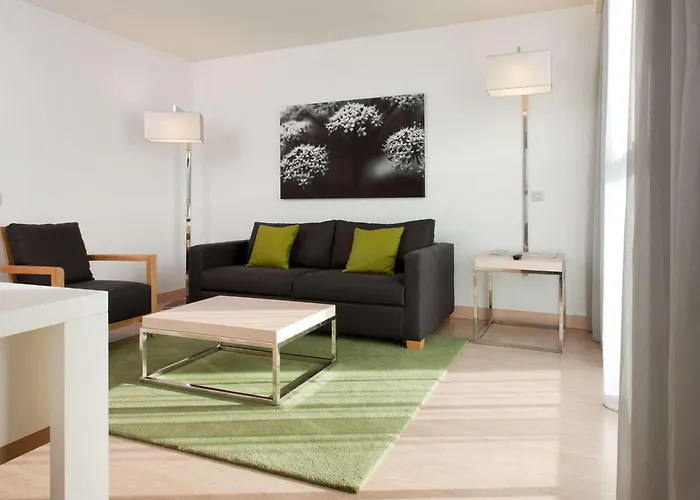 Готель Doubletree By Hilton Жерона