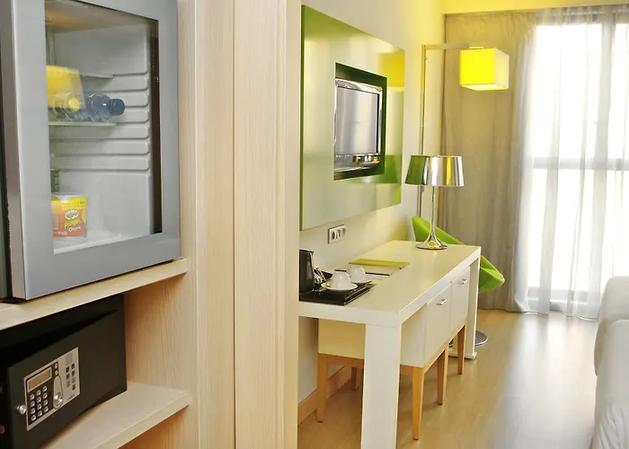 Doubletree By Hilton Жерона