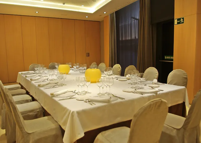 Готель Doubletree By Hilton Жерона