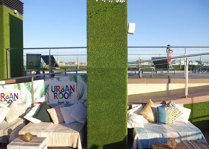 Готель Doubletree By Hilton Жерона